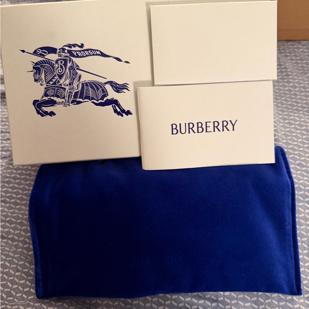 Burberry Green Sunglasses - Picture 12 of 12
